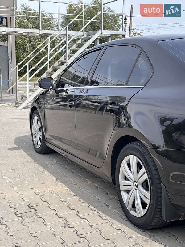 Седан Volkswagen Jetta 2017 в Львові
