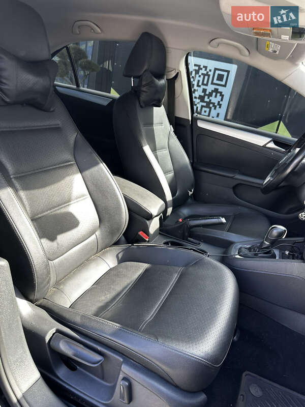 Седан Volkswagen Jetta 2013 в Львове