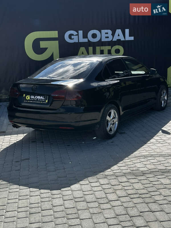 Седан Volkswagen Jetta 2013 в Львове