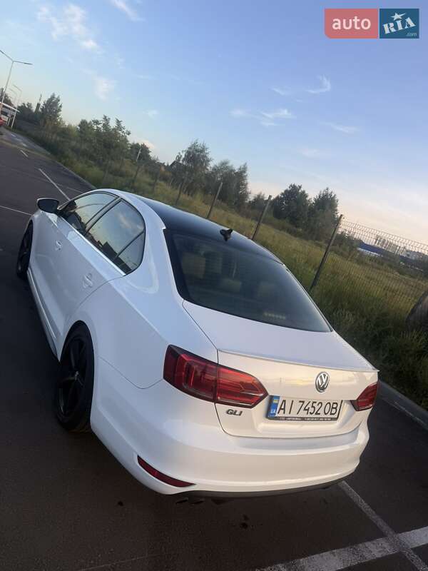 Седан Volkswagen Jetta 2013 в Киеве