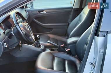 Седан Volkswagen Jetta 2011 в 