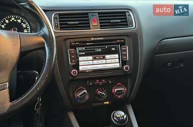 Седан Volkswagen Jetta 2011 в 