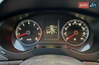Седан Volkswagen Jetta 2011 в 