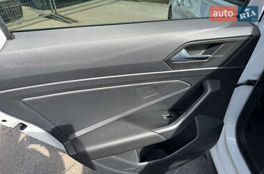 Седан Volkswagen Jetta 2019 в 