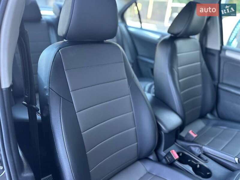 Седан Volkswagen Jetta 2016 в Киеве