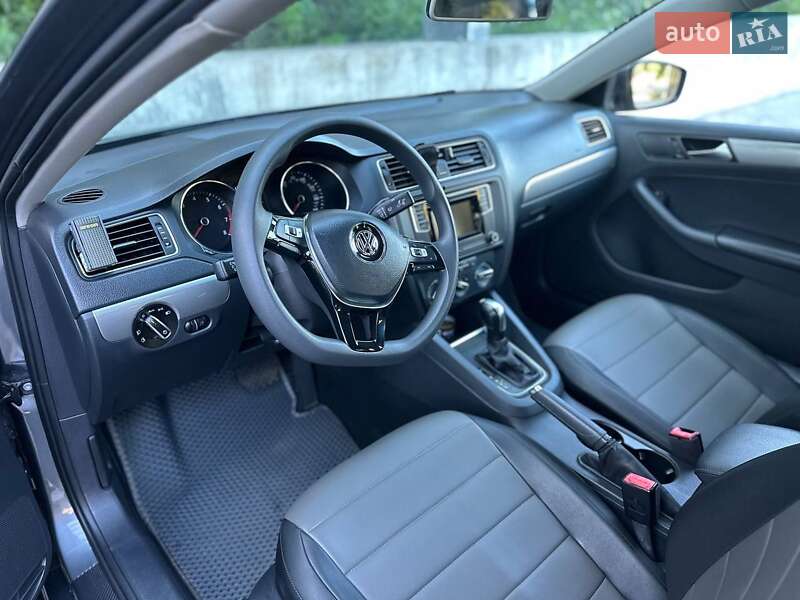 Седан Volkswagen Jetta 2016 в Киеве