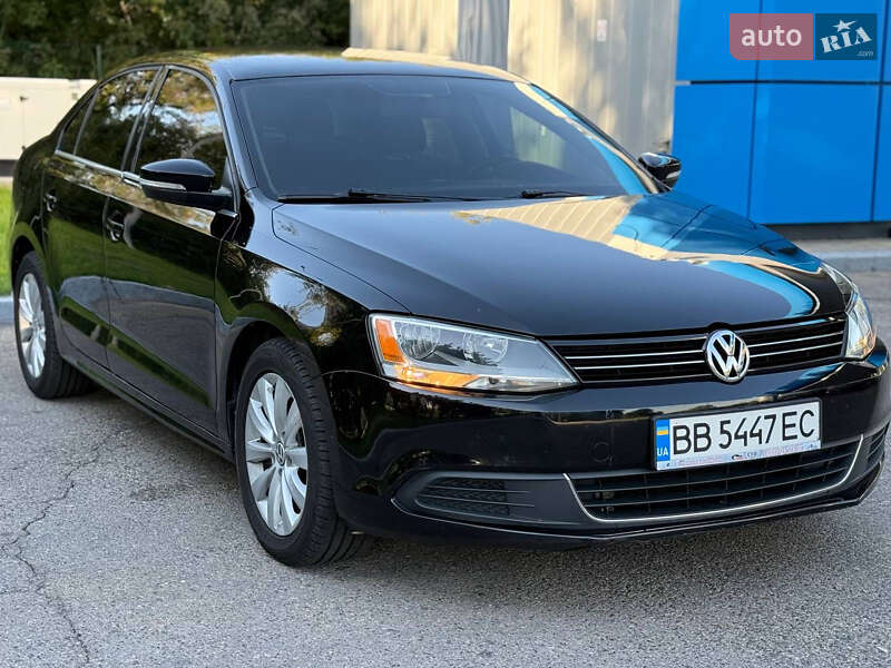 Седан Volkswagen Jetta 2012 в 