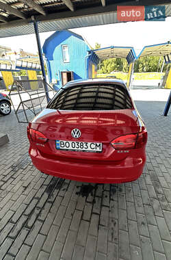 Седан Volkswagen Jetta 2012 в 