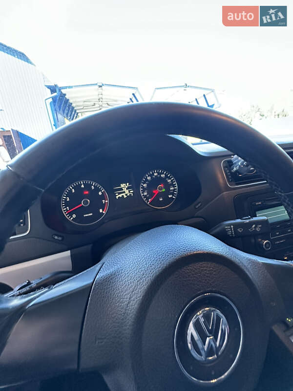 Седан Volkswagen Jetta 2012 в Тернополе