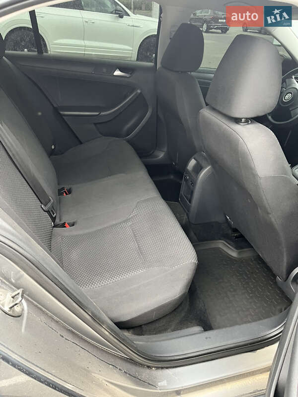 Седан Volkswagen Jetta 2014 в Кропивницком