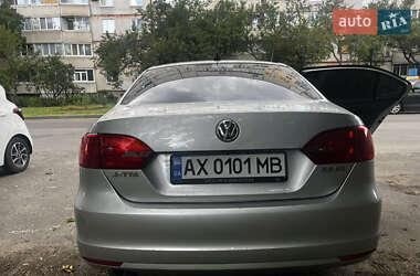 Седан Volkswagen Jetta 2010 в 