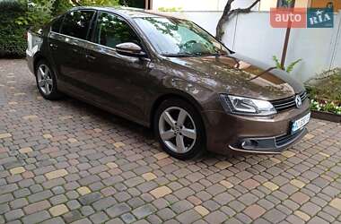 Седан Volkswagen Jetta 2012 в 