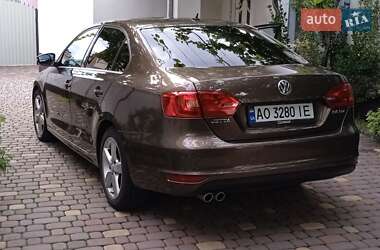 Седан Volkswagen Jetta 2012 в 