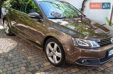 Седан Volkswagen Jetta 2012 в 