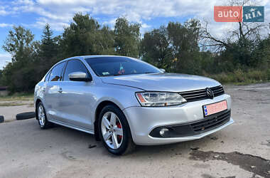 Седан Volkswagen Jetta 2014 в Львове