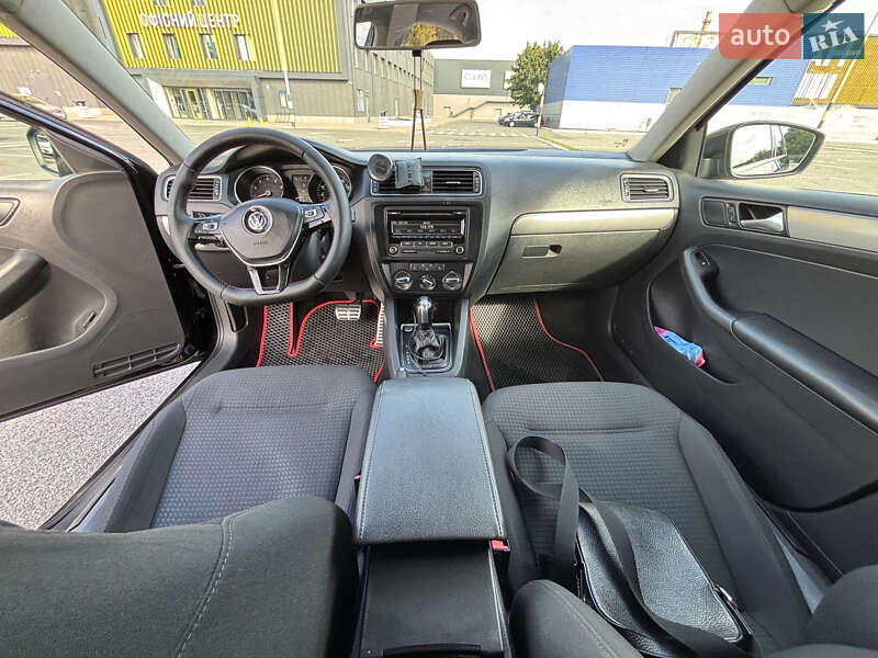 Седан Volkswagen Jetta 2015 в Києві