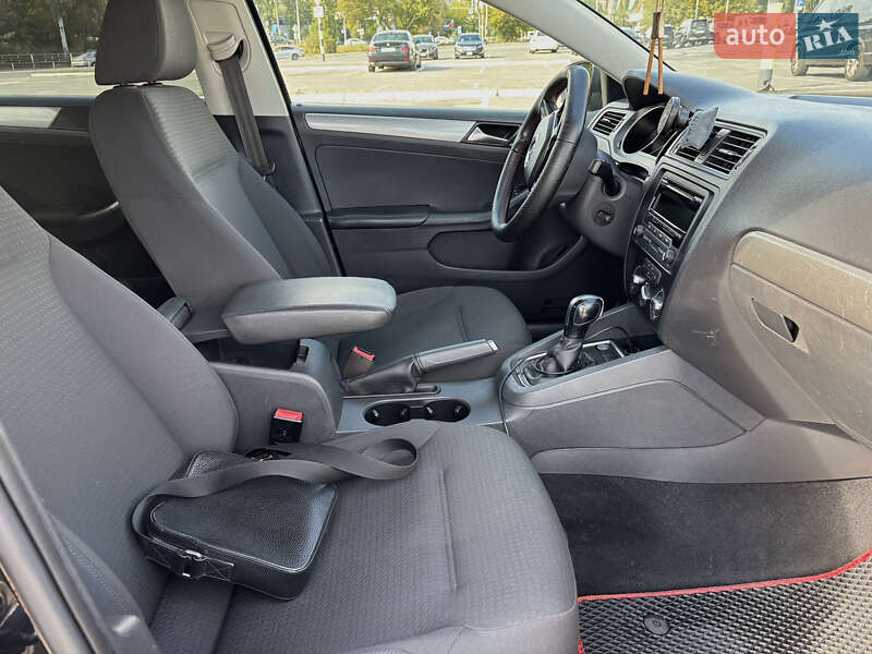 Седан Volkswagen Jetta 2015 в Києві