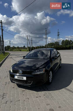 Седан Volkswagen Jetta 2014 в Львові