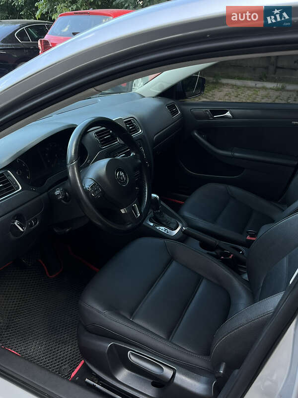 Седан Volkswagen Jetta 2010 в Борисполі