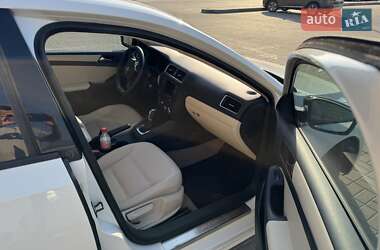 Седан Volkswagen Jetta 2011 в 