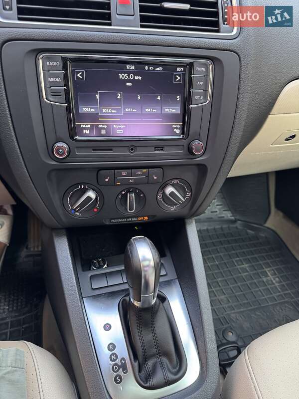 Седан Volkswagen Jetta 2011 в Черкассах