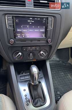 Седан Volkswagen Jetta 2011 в 