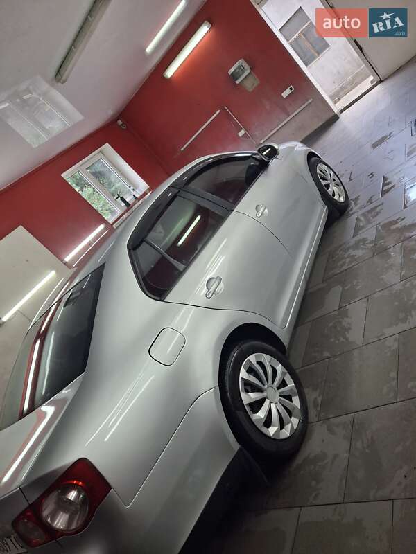 Седан Volkswagen Jetta 2008 в Авангарде