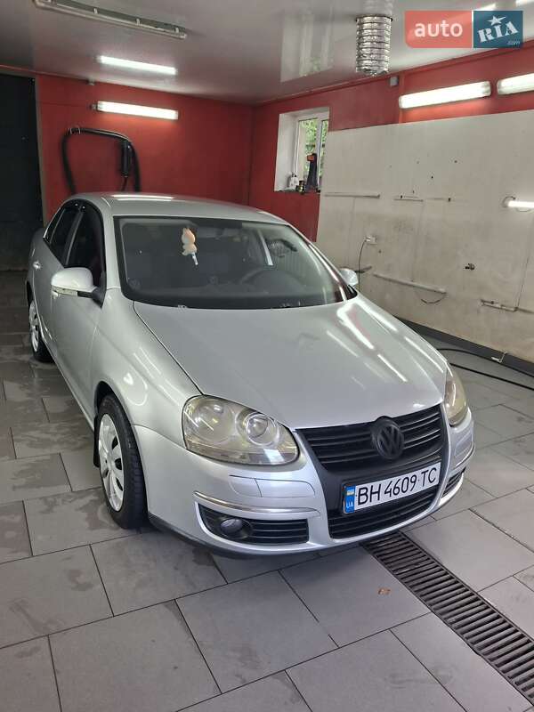 Седан Volkswagen Jetta 2008 в Авангарде