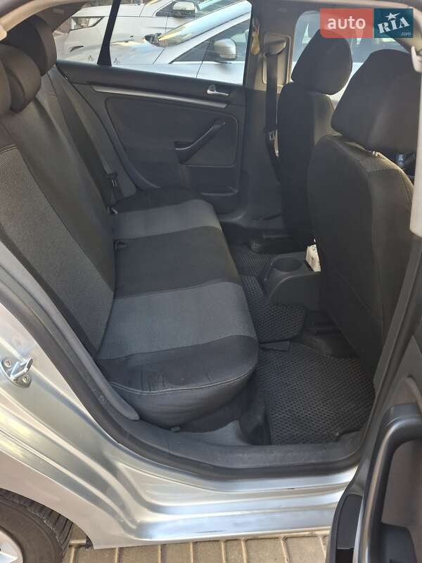 Седан Volkswagen Jetta 2008 в Авангарде