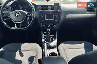 Седан Volkswagen Jetta 2016 в 