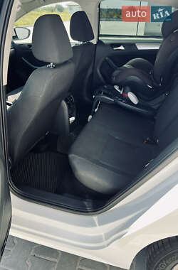 Седан Volkswagen Jetta 2016 в 