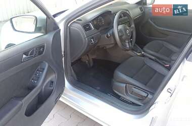 Седан Volkswagen Jetta 2011 в 