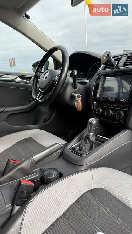 Седан Volkswagen Jetta 2016 в Киеве