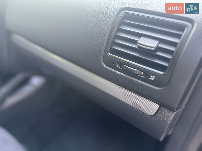 Седан Volkswagen Jetta 2007 в Рівному