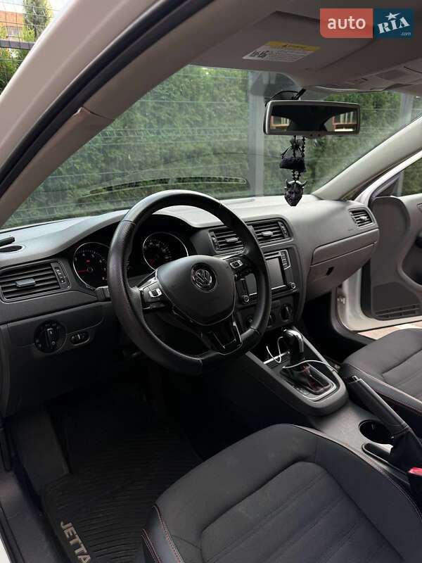 Седан Volkswagen Jetta 2015 в Киеве фото 6 Седан Volkswagen Jetta 2015 в Киеве