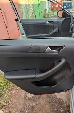 Седан Volkswagen Jetta 2013 в 