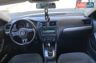 Седан Volkswagen Jetta 2011 в 