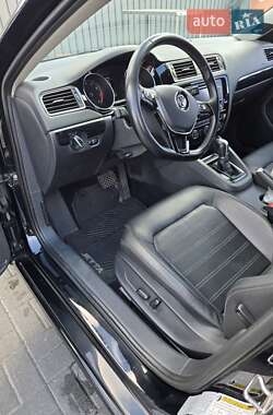 Седан Volkswagen Jetta 2015 в 