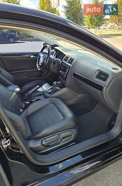 Седан Volkswagen Jetta 2015 в 