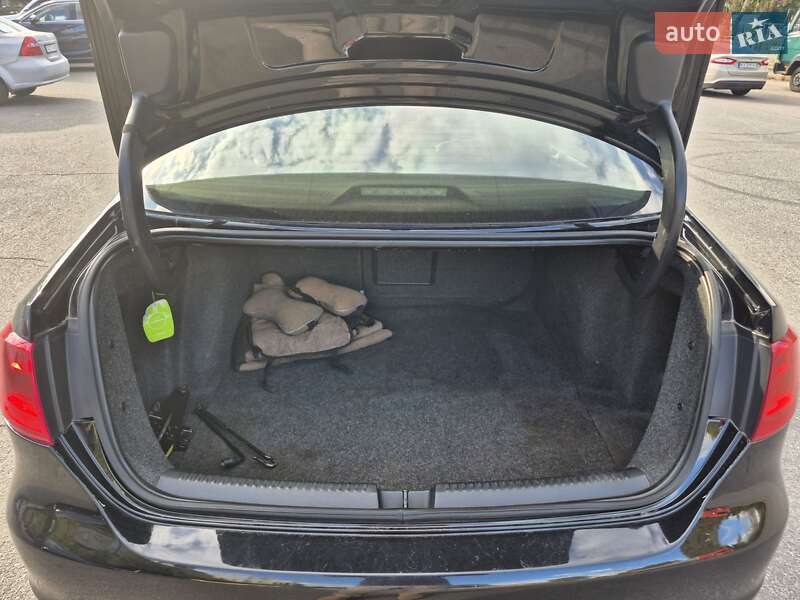 Седан Volkswagen Jetta 2014 в Києві