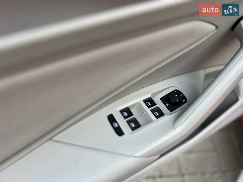 Седан Volkswagen Jetta 2019 в Киеве