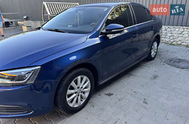 Седан Volkswagen Jetta 2013 в 