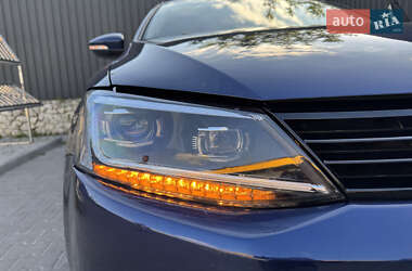 Седан Volkswagen Jetta 2013 в 