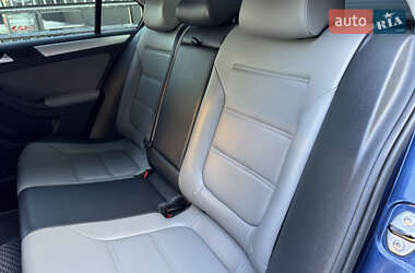 Седан Volkswagen Jetta 2013 в 