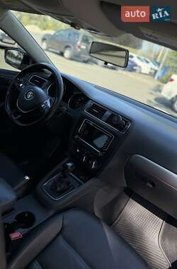 Седан Volkswagen Jetta 2014 в 