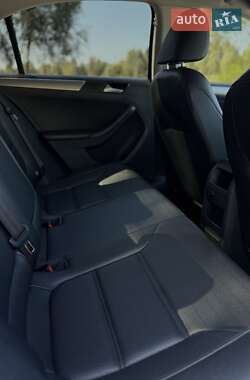 Седан Volkswagen Jetta 2014 в 