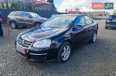 Седан Volkswagen Jetta 2010 в 