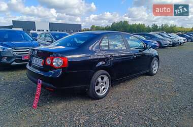 Седан Volkswagen Jetta 2010 в 