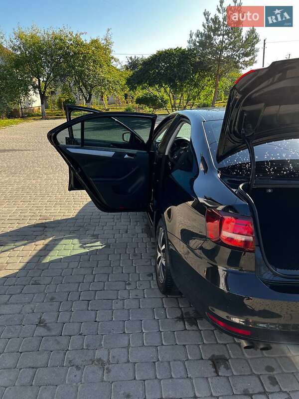 Седан Volkswagen Jetta 2016 в Львове