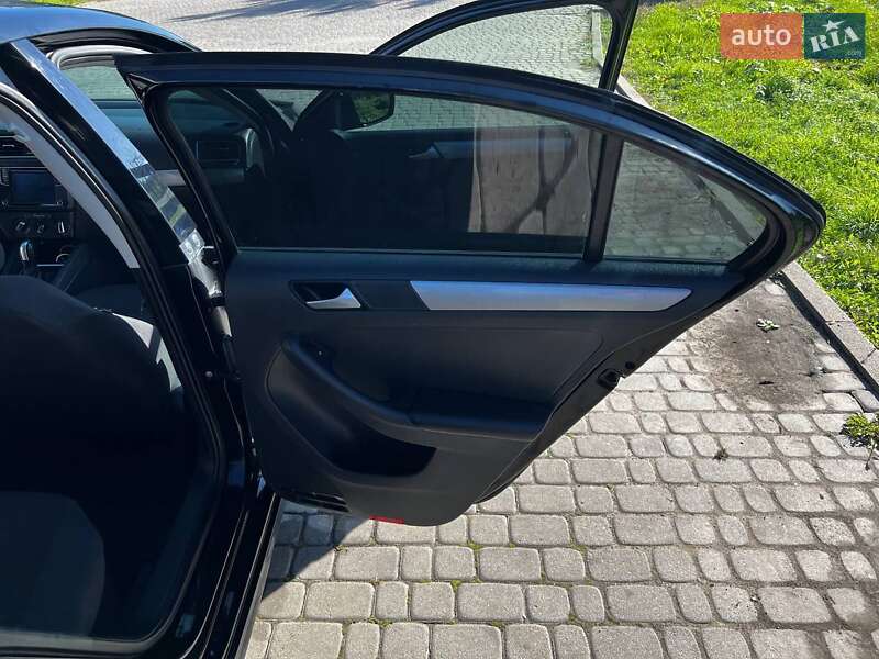 Седан Volkswagen Jetta 2016 в Львове